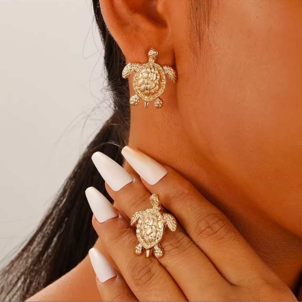 Sea Turtle Gold Stud Earrings